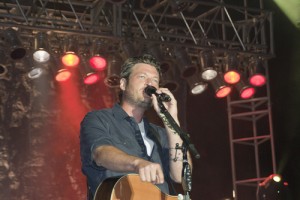 County music star Blake Shelton entertains Fort Meade